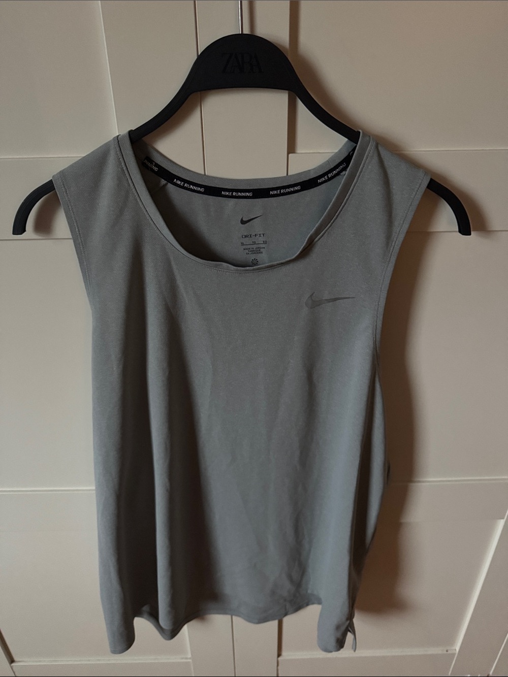 Nike Men's Gray Sleeveless Dri-FIT Training Tank